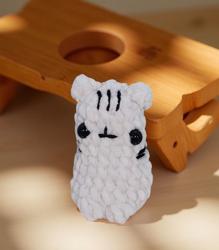 Myrtilus Keychains Hamster – The Handmade Crochet by Myrtilus in Beige, Eco-Friendly, Non-Allergic Material, Safe for Ages 3 and Up