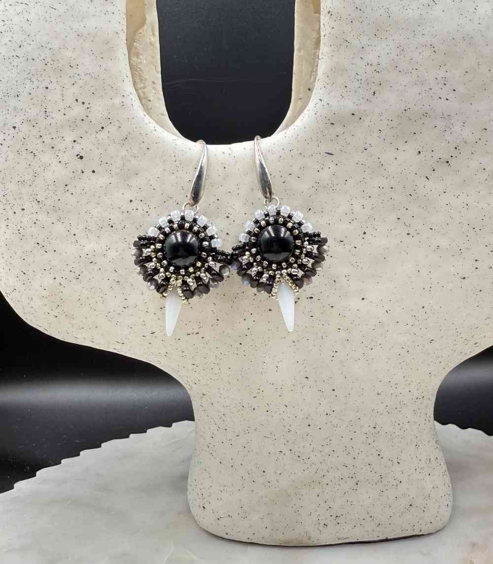 Myrtilus Nocturne Halo – Handmade Black & White Beaded Earrings