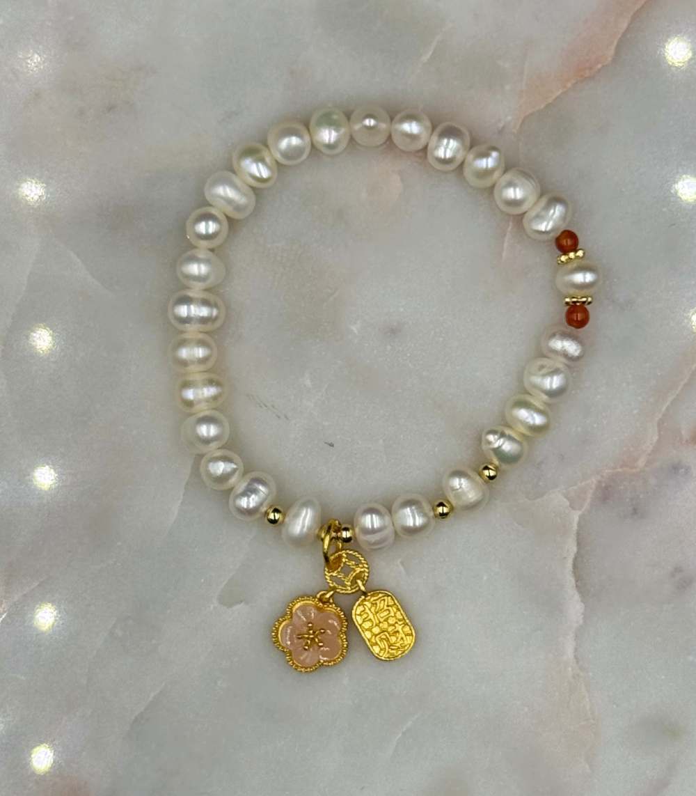 Myrtilus Freshwater Pearl Bracelet – Handmade with Mother of Pearl Charms