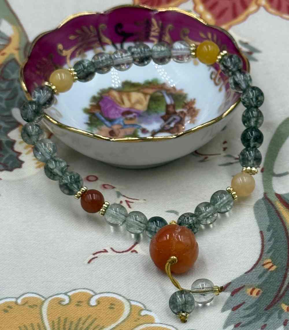 Myrtilus Green Ghost Crystal Beaded Bracelet – Natural Stone Charm with Gourd Lock
