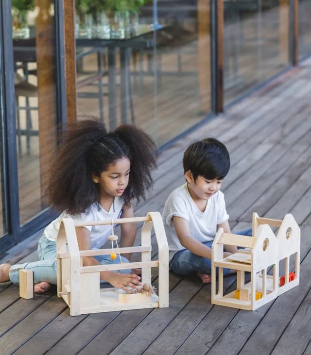 PlanToys Slide N Go Dollhouse