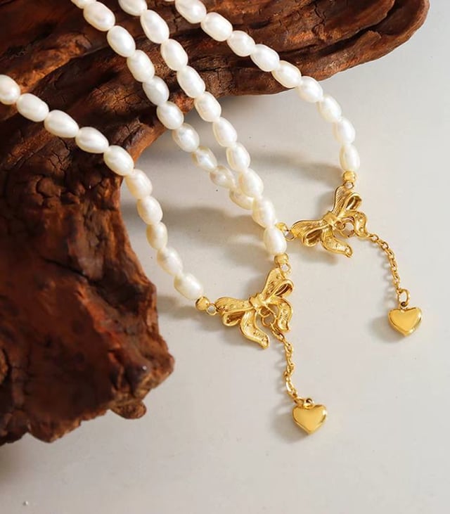 Myrtilus 18K Gold-Plated Pearl Necklace with Bow & Heart Charm – Freshwater Pearls on Stainless Steel Chain