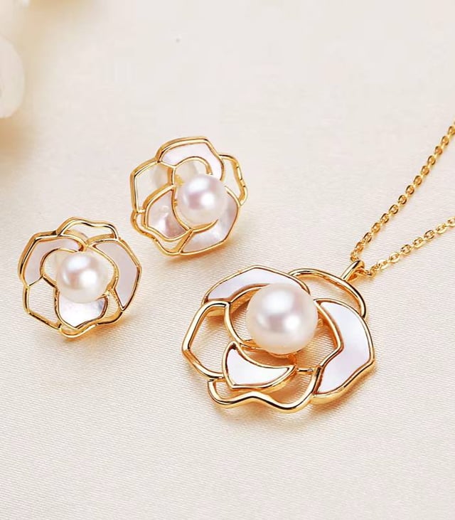 Myrtilus 18K Gold-Plated Freshwater Pearl Jewelry Set – Necklace and Earrings with Shell Accents