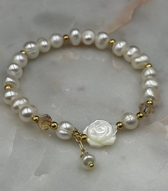 Myrtilus 14K Gold-Plated White Pearl & Shell Rose Bracelet – Handmade Light Luxury Jewelry