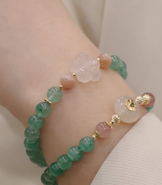 Myrtilus Buddha Stone Gratitude Bracelet – Green Strawberry Quartz & Chalcedony Flower