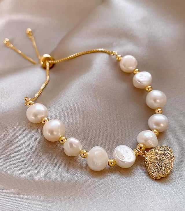 Myrtilus Natural Pearl Bead Bracelet – Handmade with Gold-Accented Shell Charm
